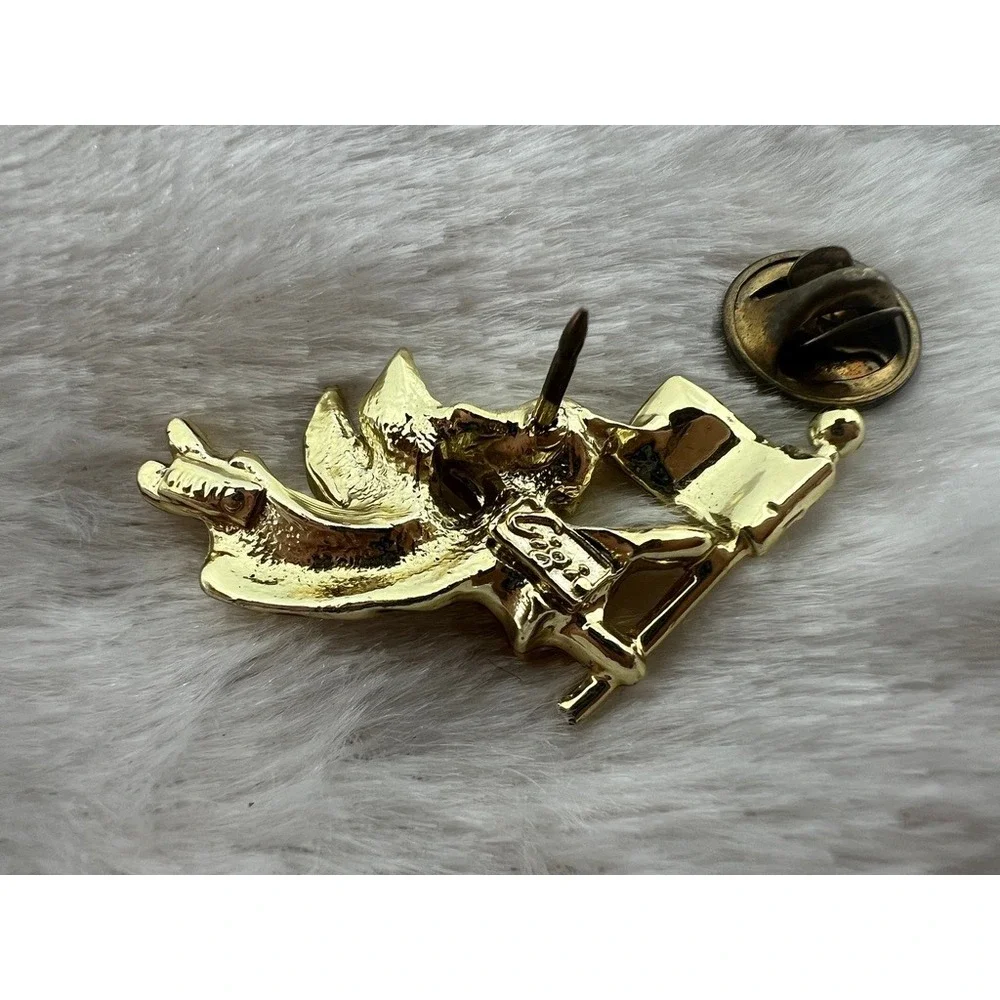 GiGi pin brooch
